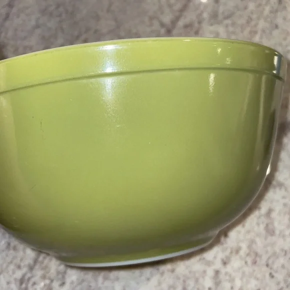 Vintage Pyrex Bowl Avocado Green 2.5quart - Picture 13 of 14